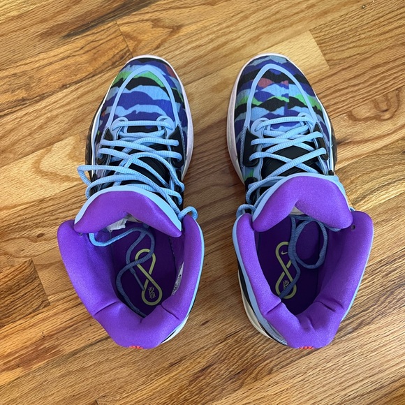 Kyire nike. New/never worn. main image 10